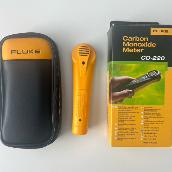 Fluke CO-220 Carbon Monoxide Meter - Picture 5 of 8